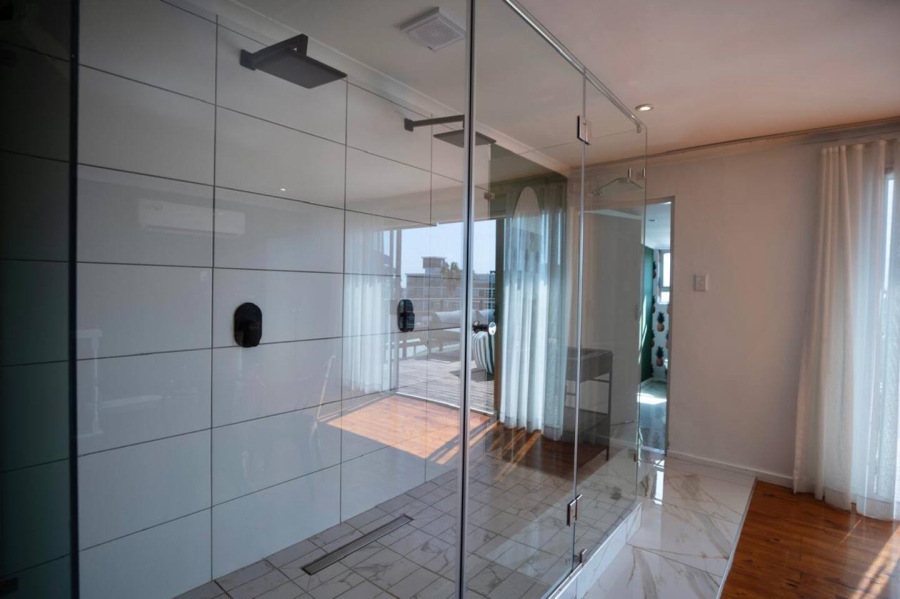 2 Bedroom Property for Sale in Sea Point Western Cape